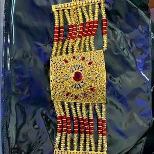 Broad bracelet unique design